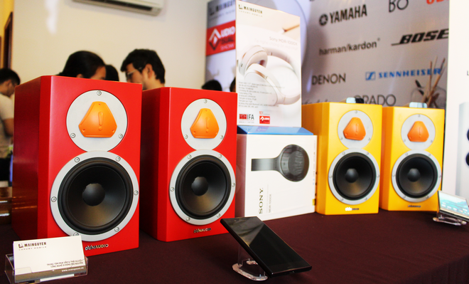 Loạt sản phẩm rực rỡ sắc màu tại AV Show 2016